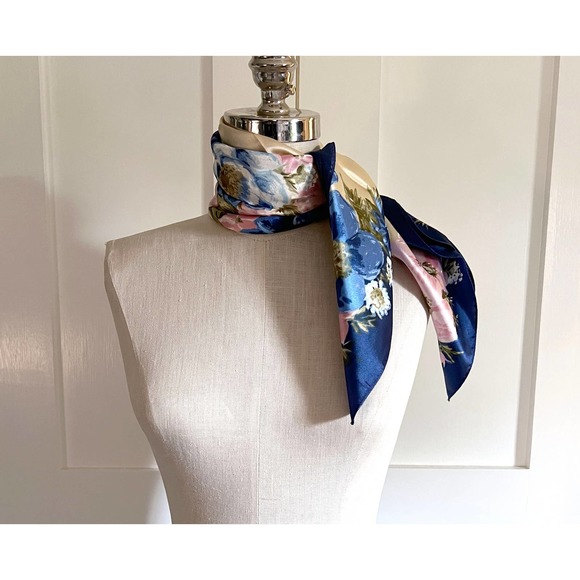 Vintage Floral Floral Scarf with Gold Background - Picture 3 of 10